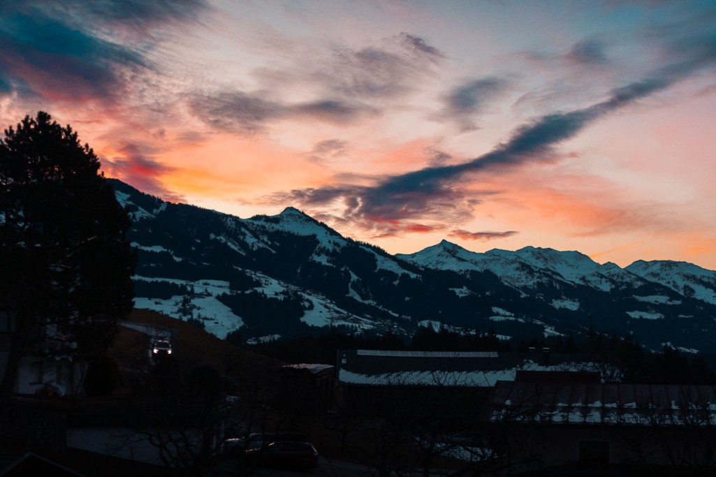 Morgenrot über den Bergen